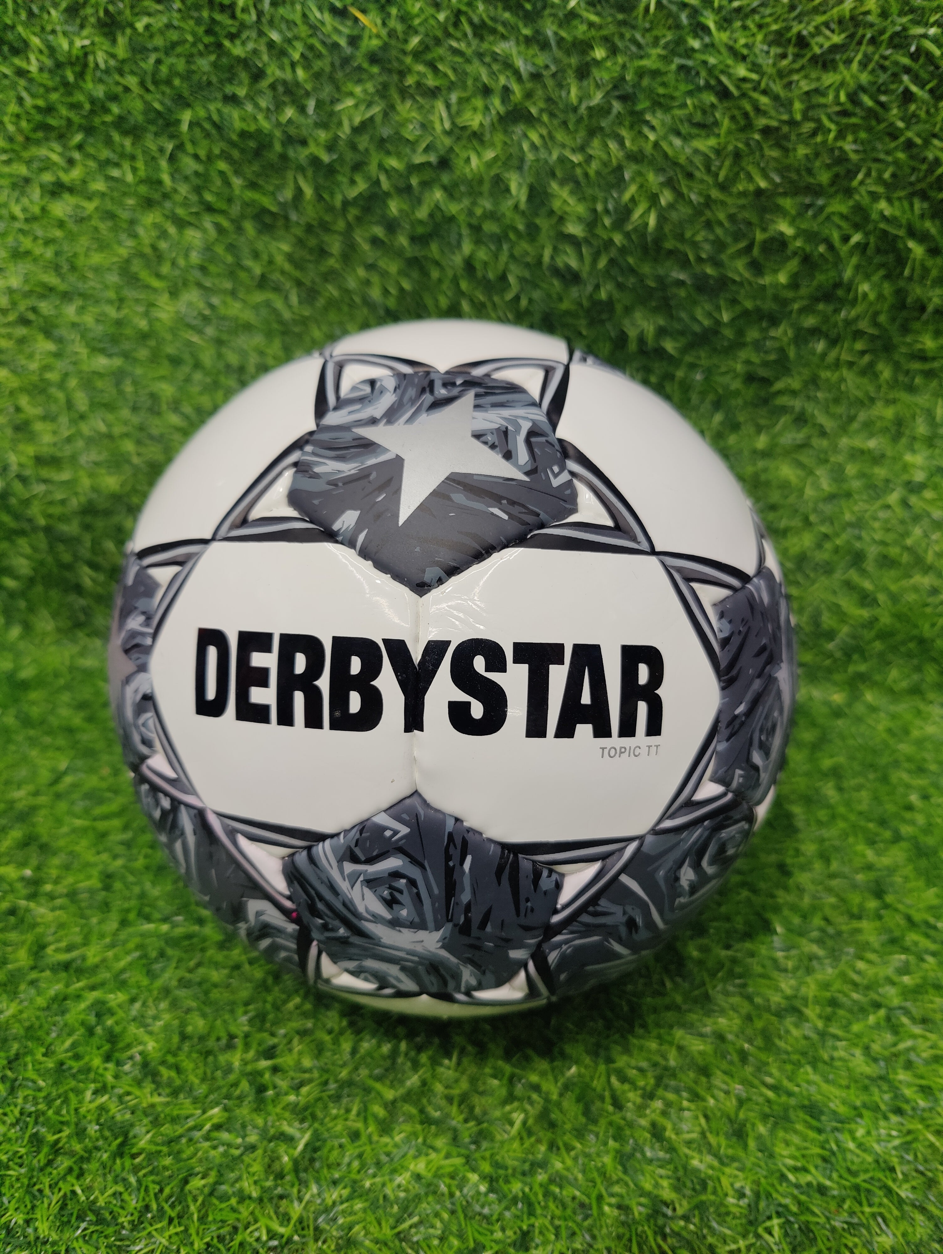 Derbystar Topic TT - Ballon D'Entraînement De Qualité Supérieure Cousu Main